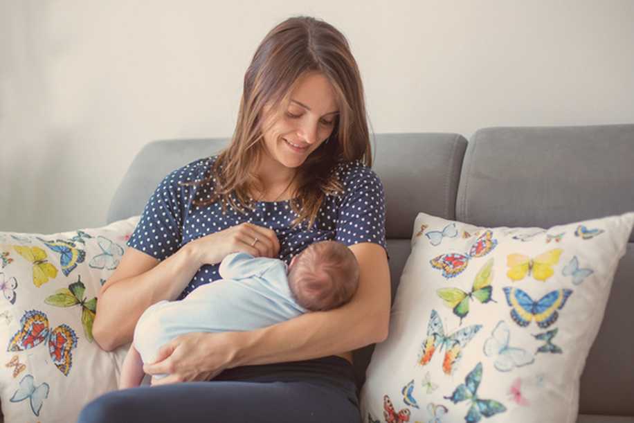 Her Annenin Aklındaki Soru:  Yenidoğan Bebeğimi Ne Sıklıkla Emzirmeliyim?