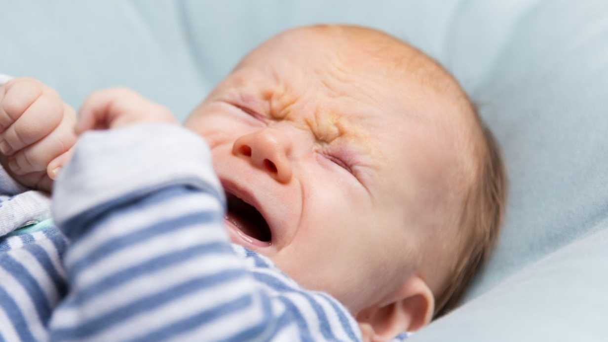 Bebeklerde Sandifer Sendromu Nedir? Belirtileri ve Tedavisi