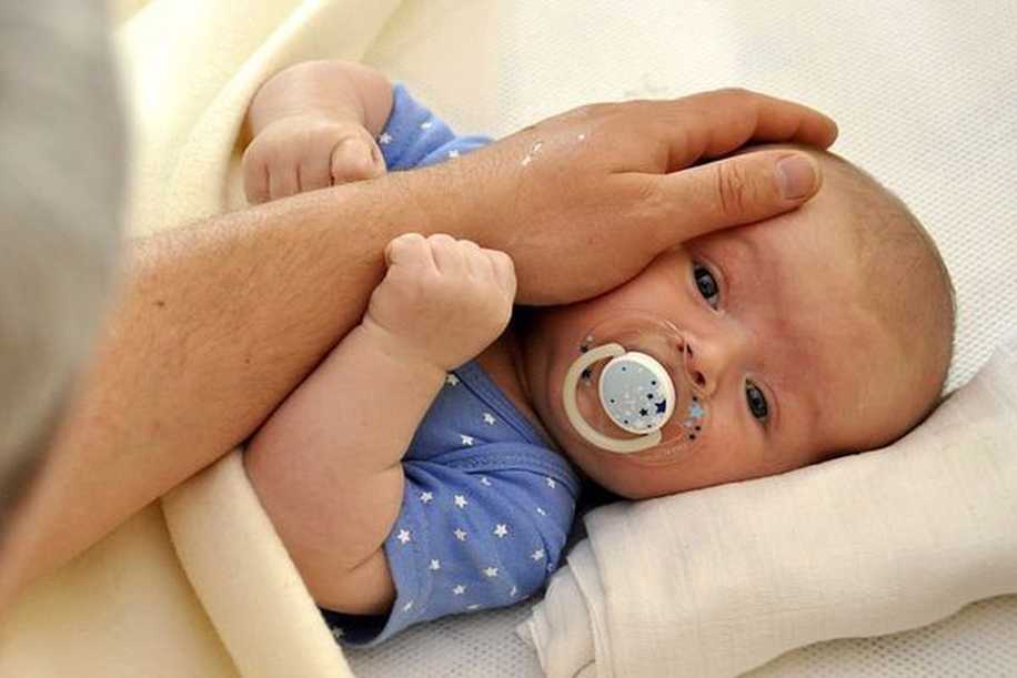 Bir Babanın Bebeği İle Tanışması - İlk 24 Saatte İletişim