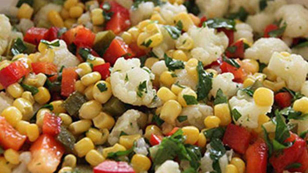 Buhar Güzeli: Brokolili Karnabahar Salatası