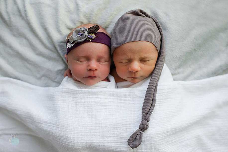 Bir Annenin Yeni Doğan Ama Zamanı Olmayan İkizleriyle Olan Dokunaklı Fotoğrafları