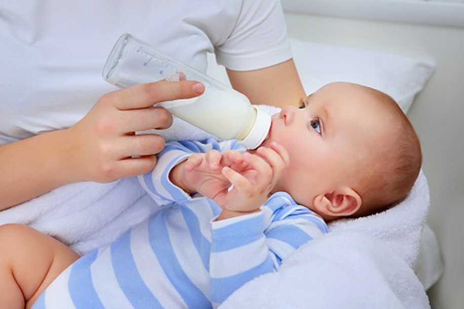 Yenidoğan Bebekler İçin Biberon Seçimi & Biberon Temizliği