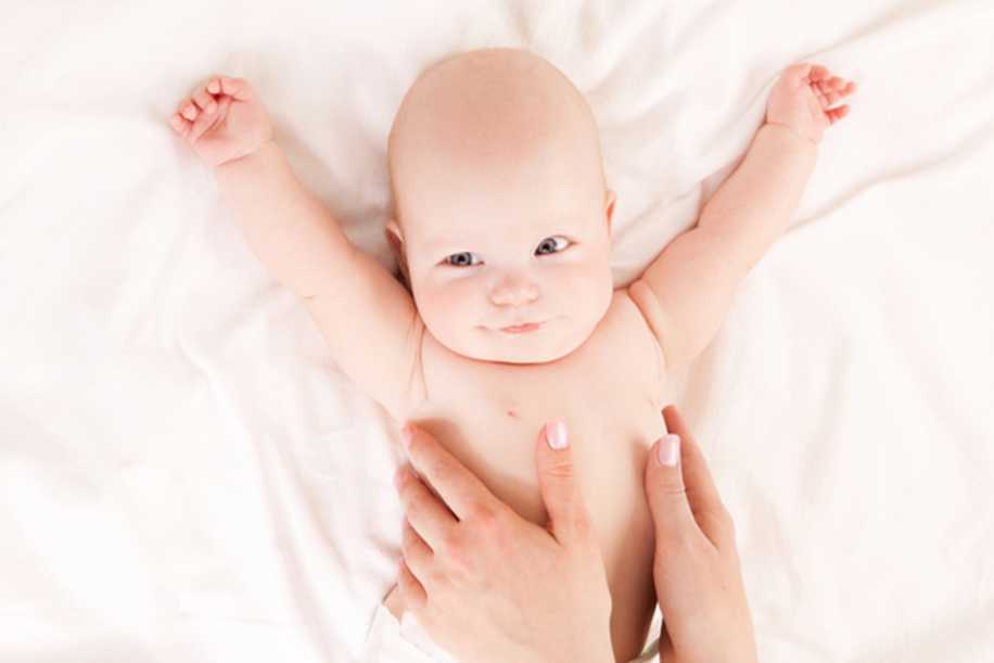 Bebek Yağı ile Bebeğine Masaj Yapan Ebeveynlere Bilim İnsanlarının Söyleyecekleri Var!