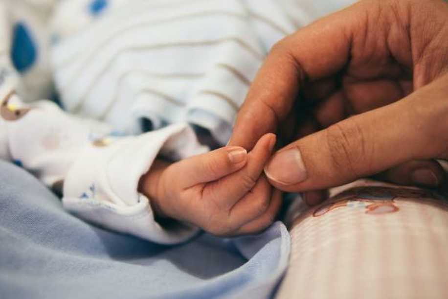İlk Güven: Bebek ve Annenin Ten Teması Neden Önemlidir?