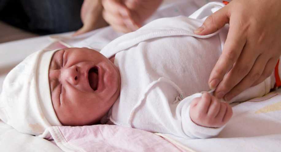 Bebeğiniz Düştüğünde İyi Gözlemleyin! Bu Belirtiler Ciddi Sorunların Habercisi Olabilir