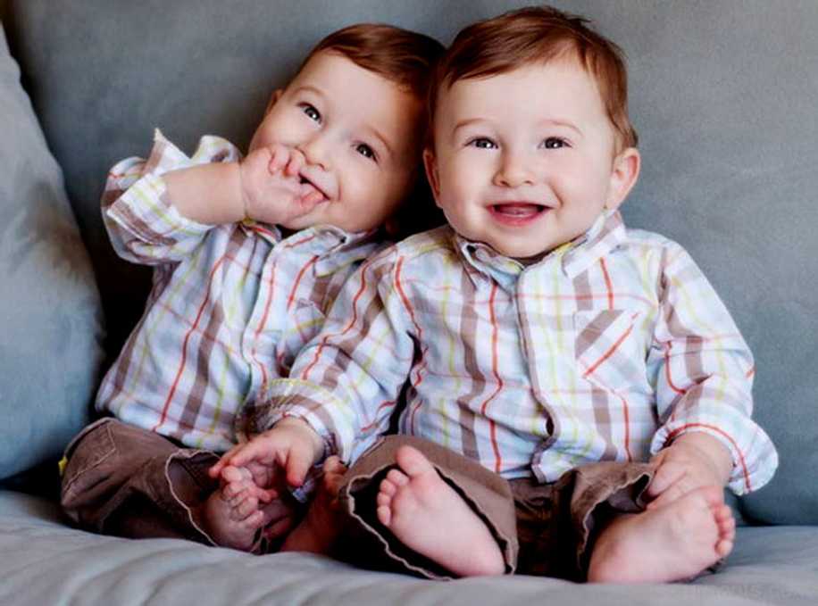 İkiz Bebekler İçin Uyumlu Erkek Kardeş İsimleri
