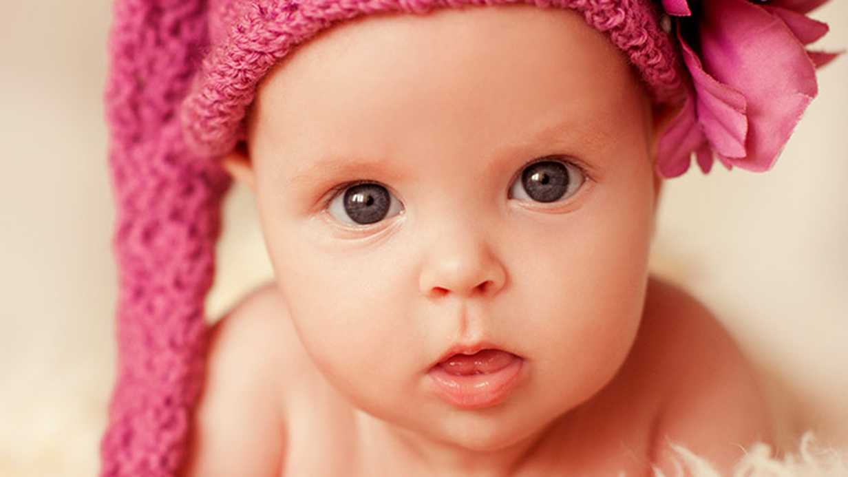 Yeni Doğan Kız Bebeğinize Verebileceğiniz 20 Değişik İsim
