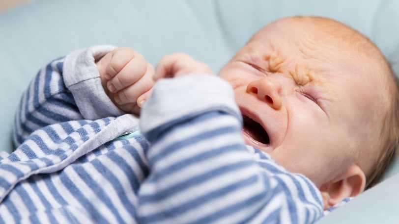 Bebeklerde Katılma Nöbeti: Neden Olur, Ne Zaman Geçer?