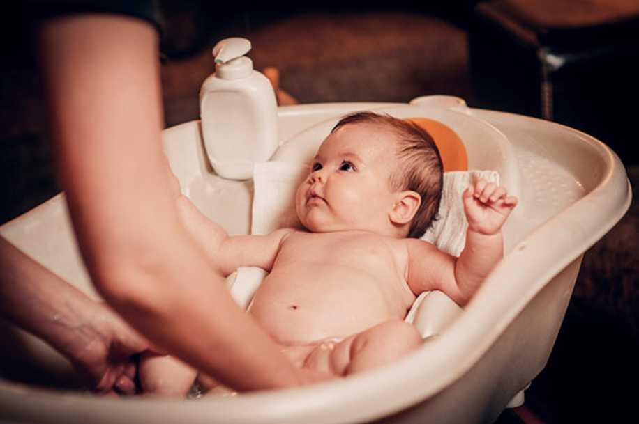Yenidoğan Bebeği Banyo Yaptırmak İçin Neler Gerekli?
