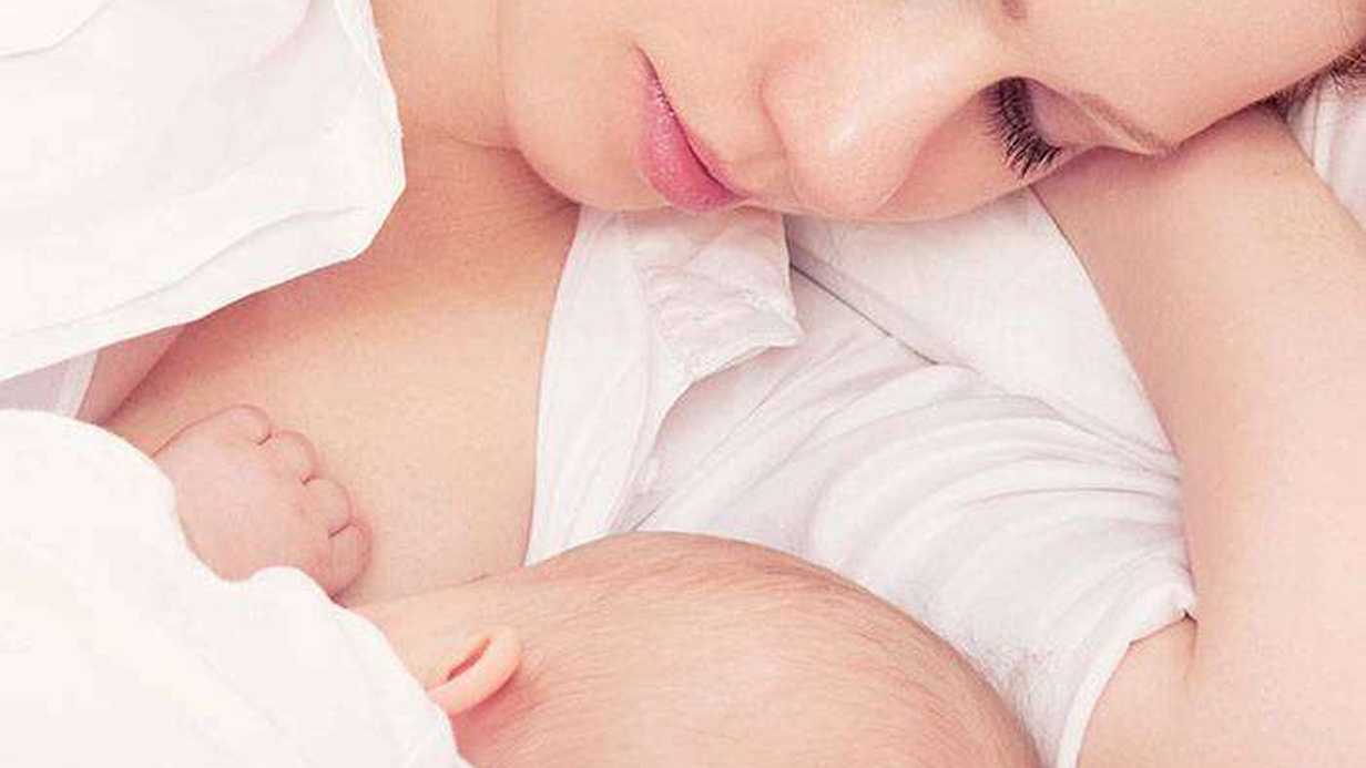 Anne Sütü İlk Günlerde Aşı Özelliğine mi Sahip?