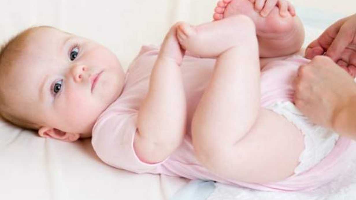 Kız Bebeklerde Genitâl Yapışıklık: Neden Olur, Nasıl Geçer?