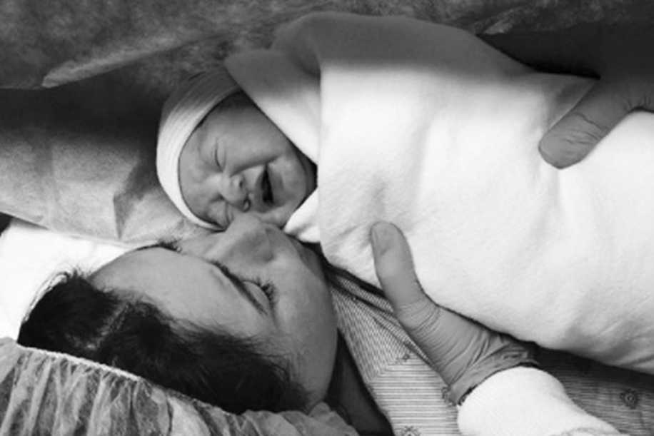 Buse Terim Bebeği Naz'ın İlk Fotoğrafını Yayınladı