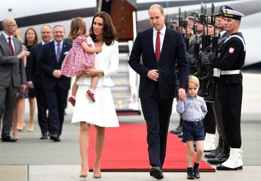 Kate Middleton'ın İkiz Bebeklere Hamile Olduğu İddia Edildi!