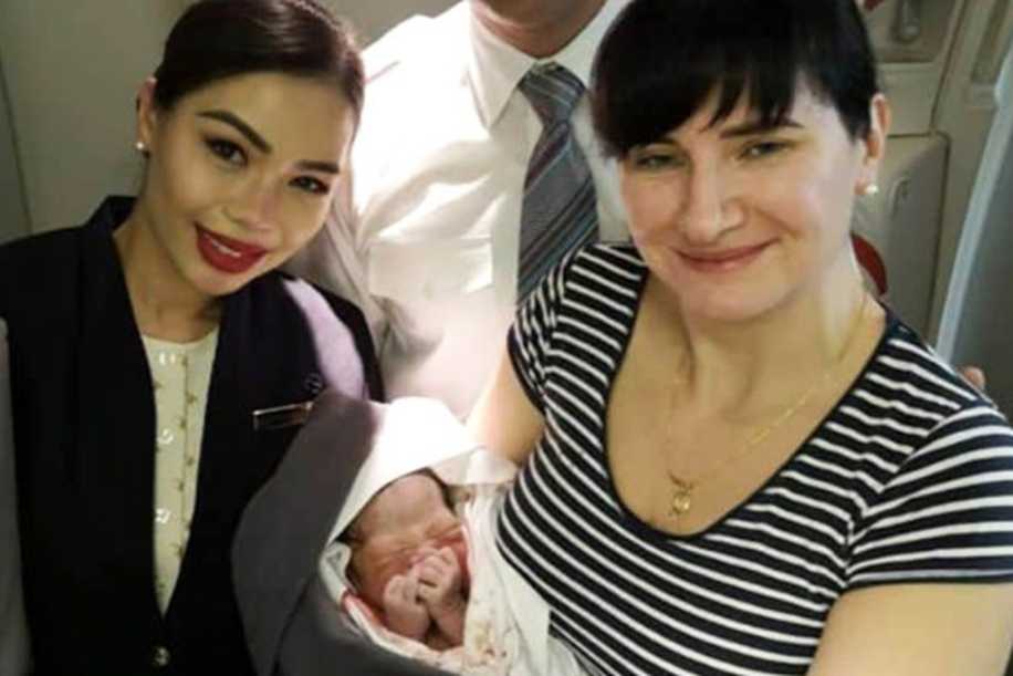 Taylandlı Kadın Uçakta Doğum Yaptı!