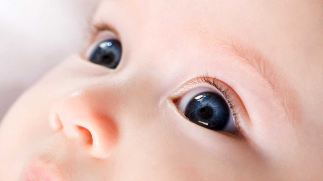 Bebeğinizin Gözü Sık Sık Çapaklanıyor mu? İşte Olası Nedenler...