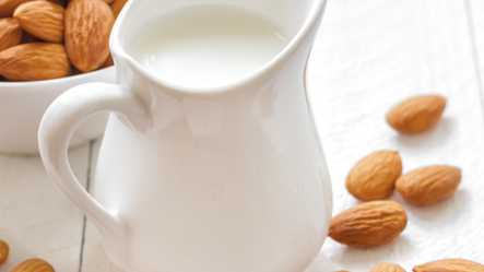 Hamileler İçin Vitamin ve Protein Kaynağı: Badem Sütü Tarifi