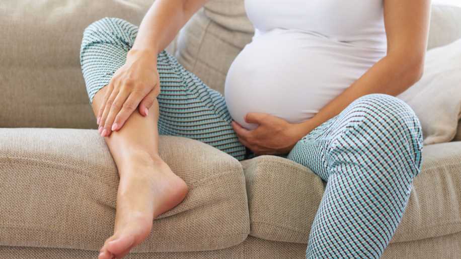 Hamilelikte Ayakların Şişmesi: Neden Olur, Ne İyi Gelir?