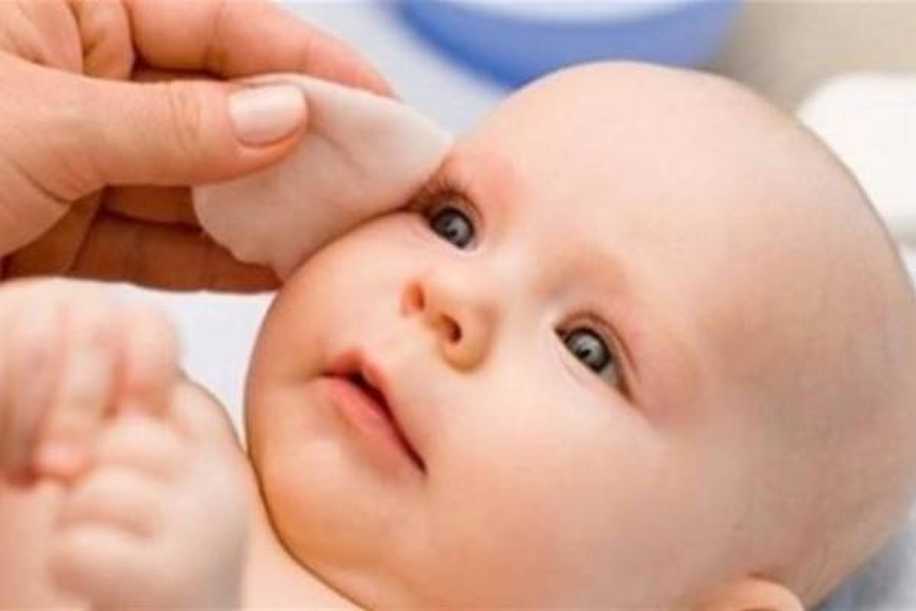 Bebeklerin Göz Temizliği Nasıl Yapılır?