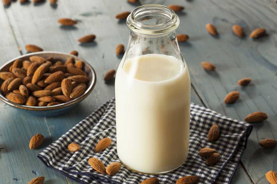 Hamileler İçin Vitamin ve Protein Kaynağı: Badem Sütü Tarifi