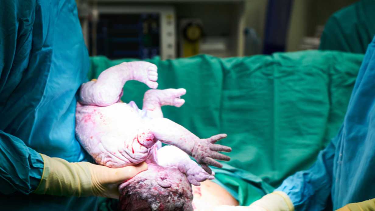 Bebeğin İlk Muayenesi: Apgar Skorlaması Nasıl Yapılır?