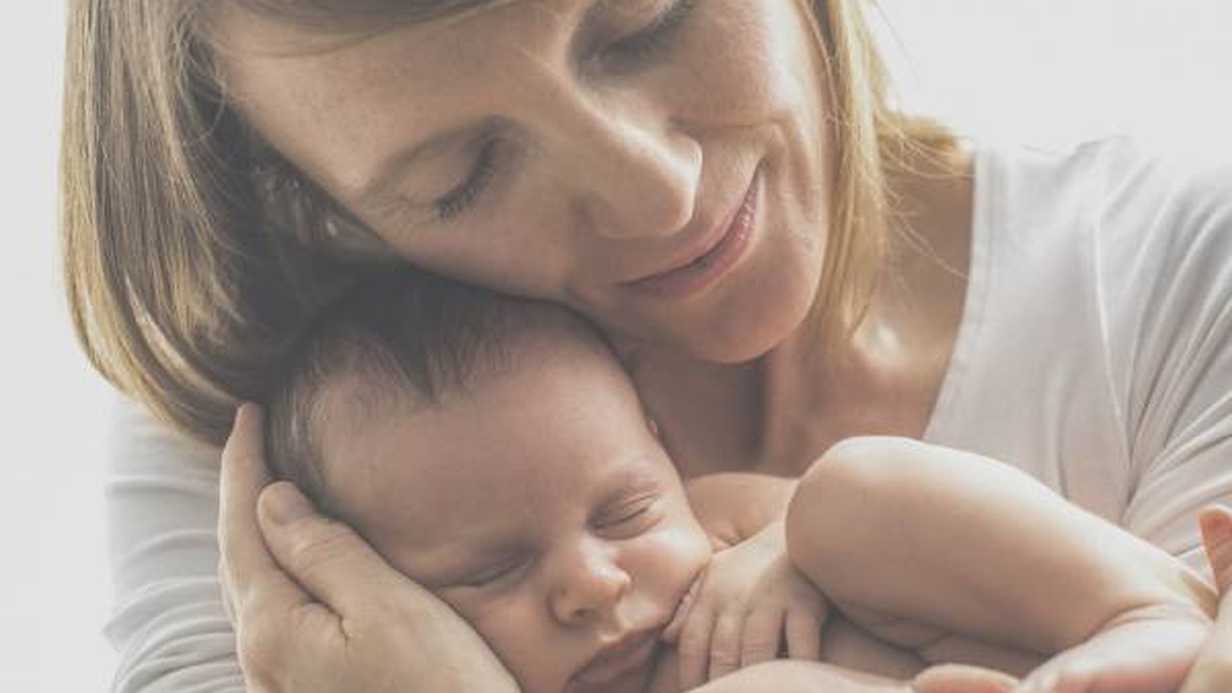 İlk Güven: Bebek ve Annenin Ten Teması Neden Önemlidir?