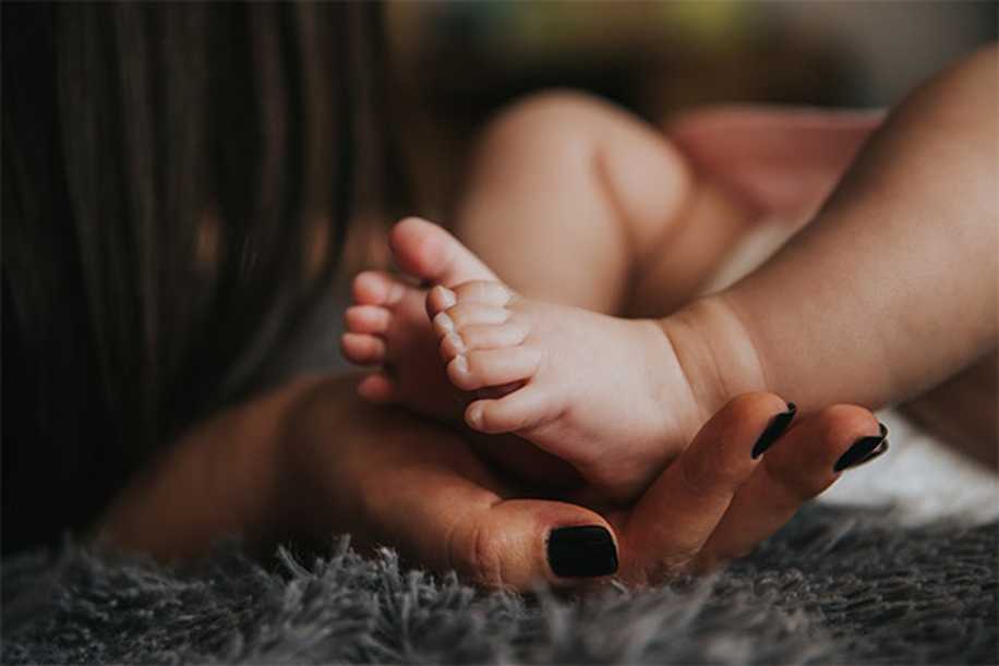 Yeni Doğum Yapan Annelere Bebekleriyle Evde Geçirecekleri İlk Günler İçin Tavsiyeler