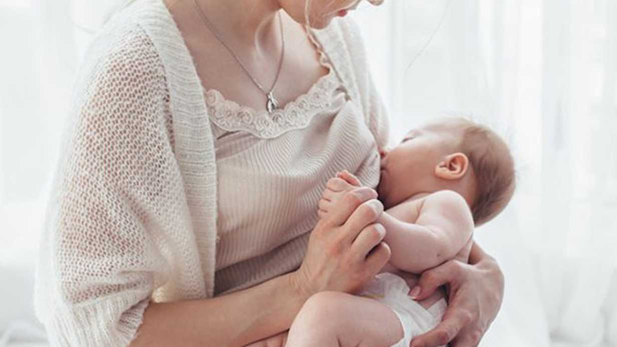 Bilim İnsanları Resmen Duyurdu: Anne Sütü Koronavirüsü Önleyebilir