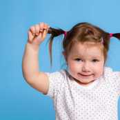 Bebekler Neden Saçını Çeker? Bebeklerde Saç Yolma Normal mi?