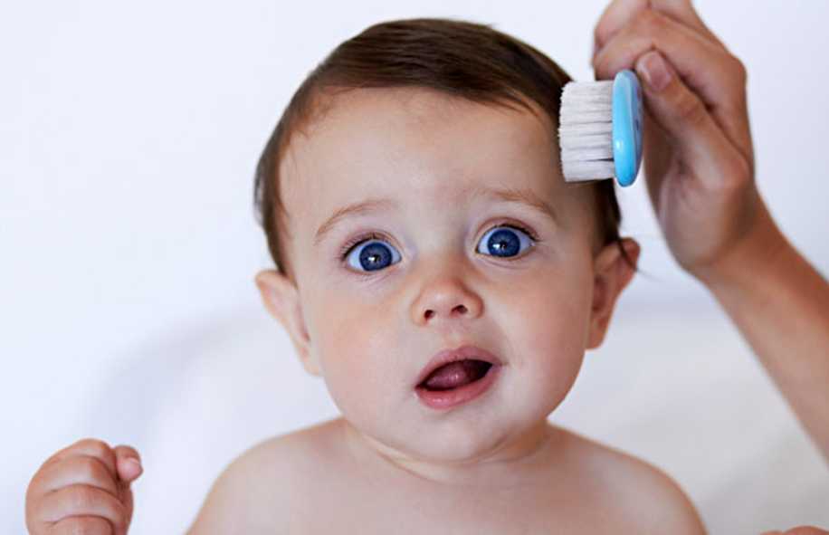 Bebeklerin İlk Saç Kesimi Ne Zaman Yapılmalı?