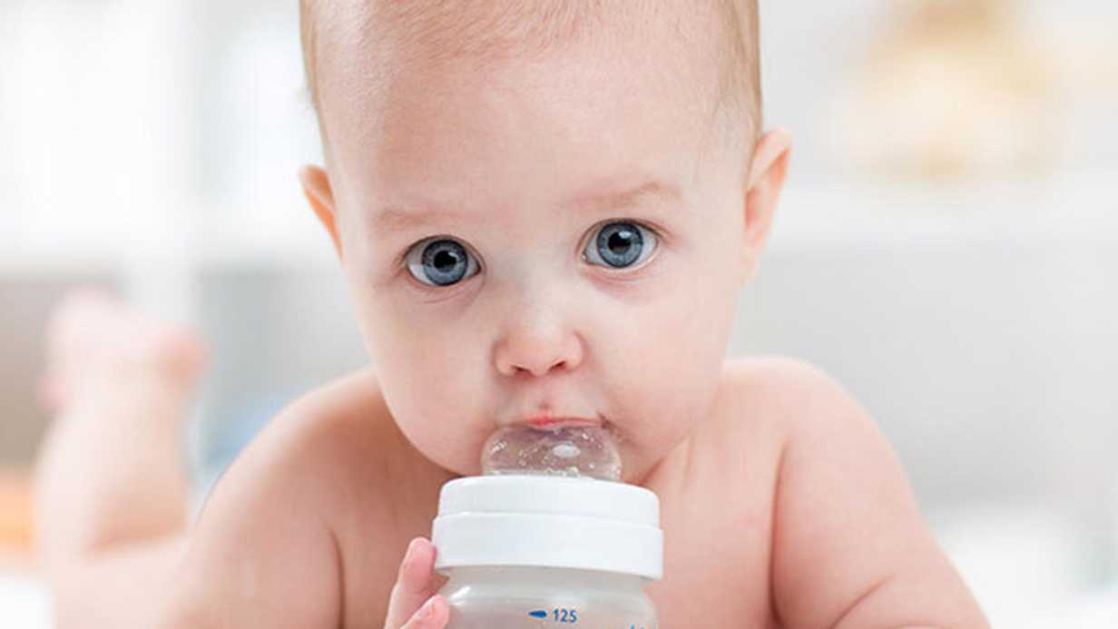 Yaşına Göre Bebeğinizin Günlük İçmesi Gereken Su Miktarı