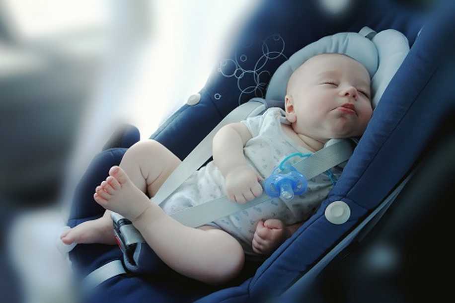 Bebeğinizle Çıkacağınız Araba Yolculuğunun Sorunsuz Geçmesini Sağlayacak 10 Öneri