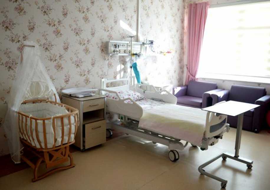 Anne Dostu Hastanede Sezaryenle Doğum Azalacak