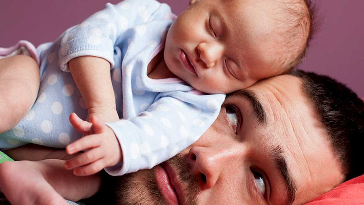 Bebeğe Bakarken Halden Hale Giren Babaların Komik Görüntüleri