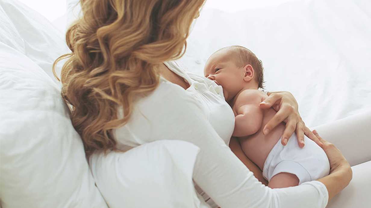 Anne Sütü Emen Bebekler Daha Az Hastalanıyor
