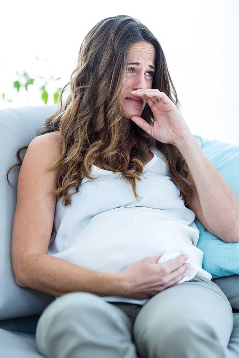 Почему беременные плачут. Беременность женщины. Девушка беременна.