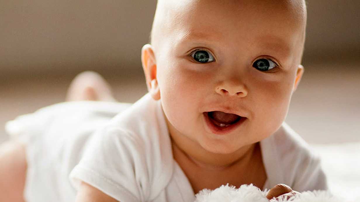 İngiltere'deki Bebeklere Verilen En Popüler Bebek İsimleri Açıklandı